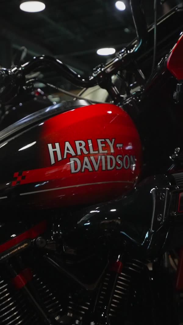 Orange CVO Road Glide detail
